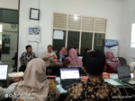 DLH Lakukan Penyerahan Hibah becak motor Viar kepada 2 Pokmas oleh Kadis LH didampingi kabid PSLB3 dan staff,