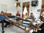 DLH Lakukan Penyerahan Hibah becak motor Viar kepada 2 Pokmas oleh Kadis LH didampingi kabid PSLB3 dan staff,