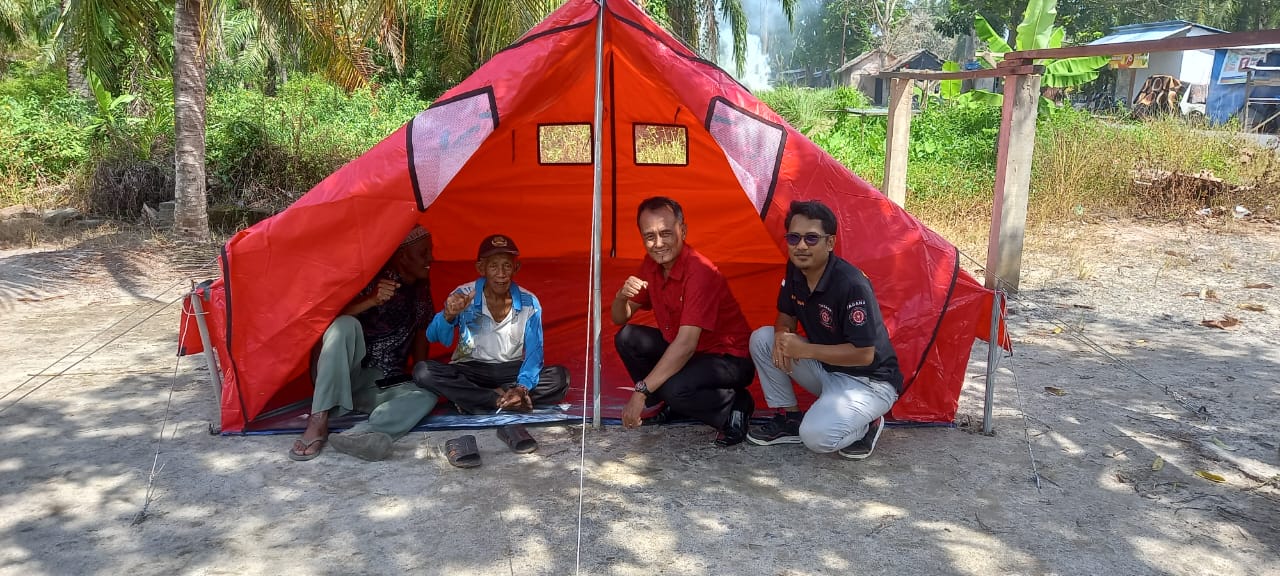 Pemasangan Tenda Di Dusun XV Desa Sei Dua Hulu