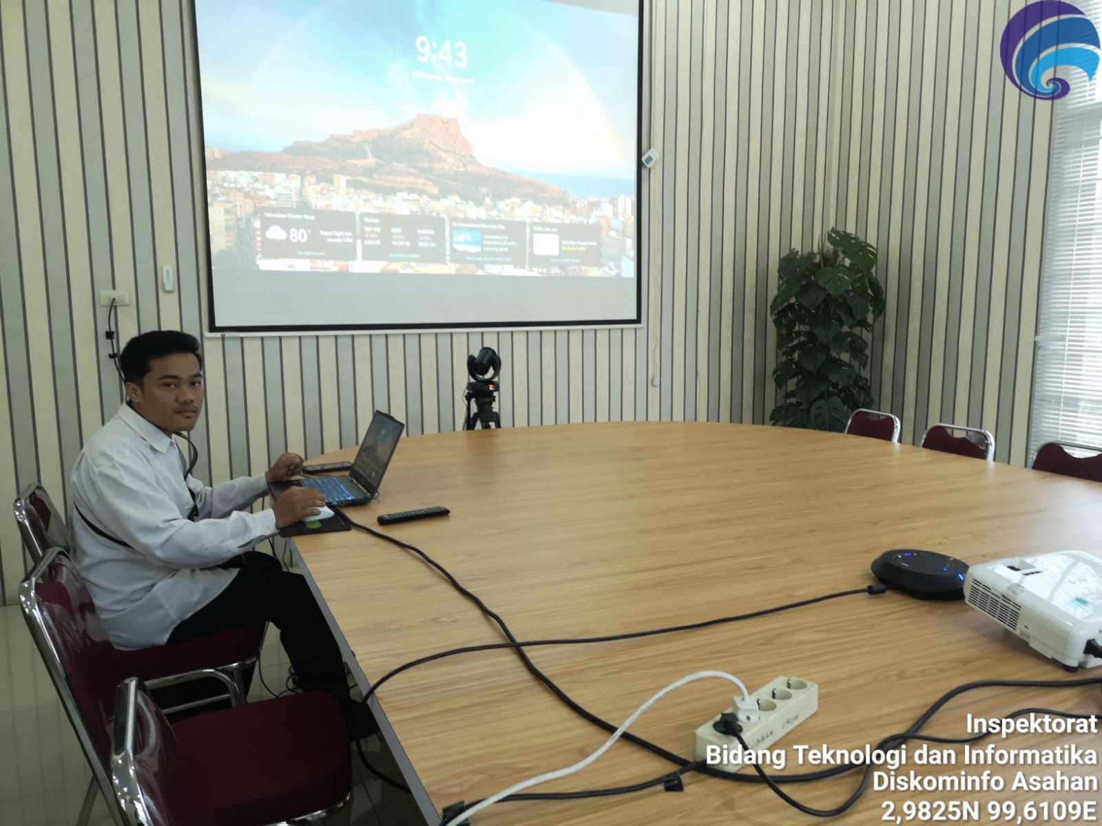  PEMASANGAN PERANGKAT VIDEO CONFERENCE DI KANTOR INSPEKTORAT