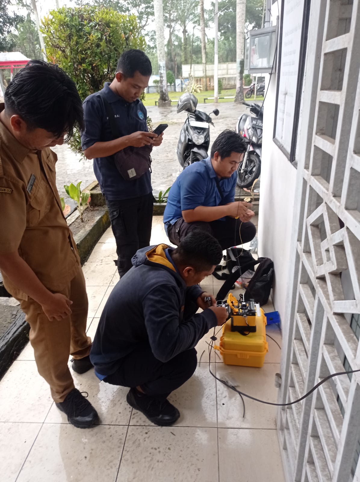  PROSES PENYAMBUNGAN KABEL FO DI KANTOR CAMAT KISARAN BARAT