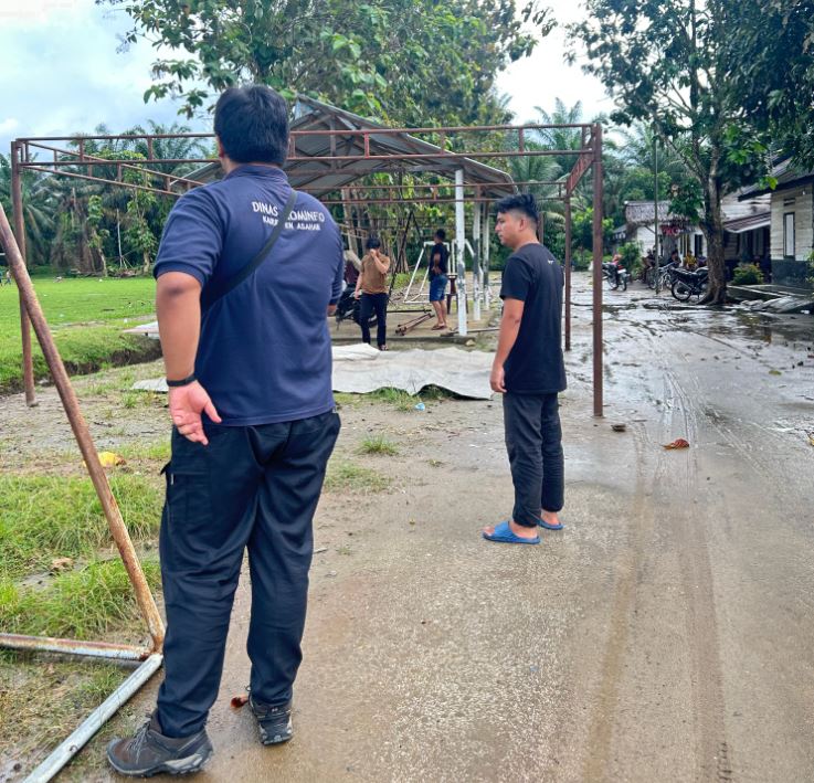  Survey Lokasi Pemasangan Koneksi Internet di Pulau Raja