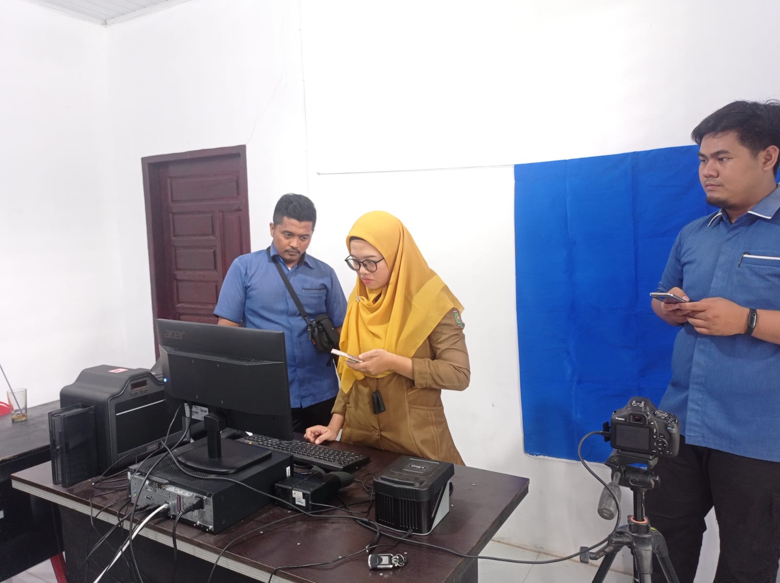  PENARIKAN KABEL LAN KE KOMPUTER PEREKAMAN E-KTP