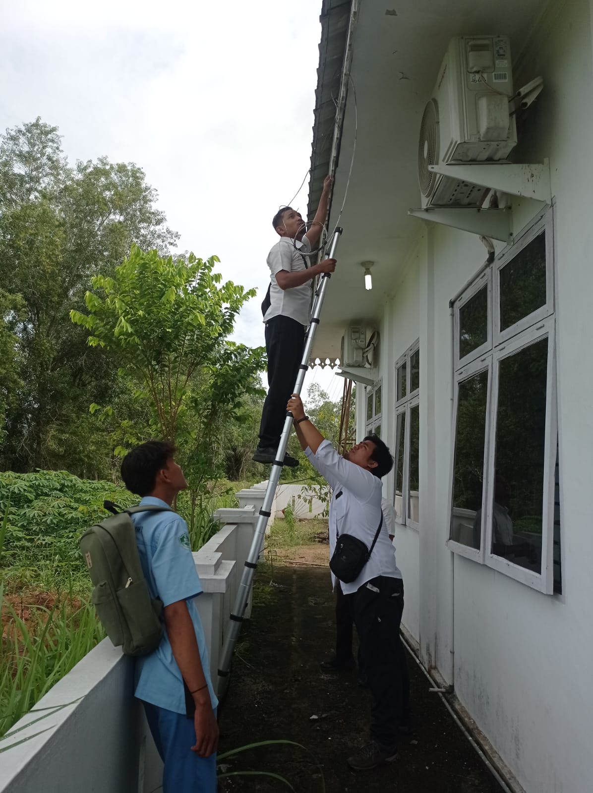  PENYAMBUNGAN FIBER OPTIC DI BADAN PENANGGULANGAN BENCANA DAERAH