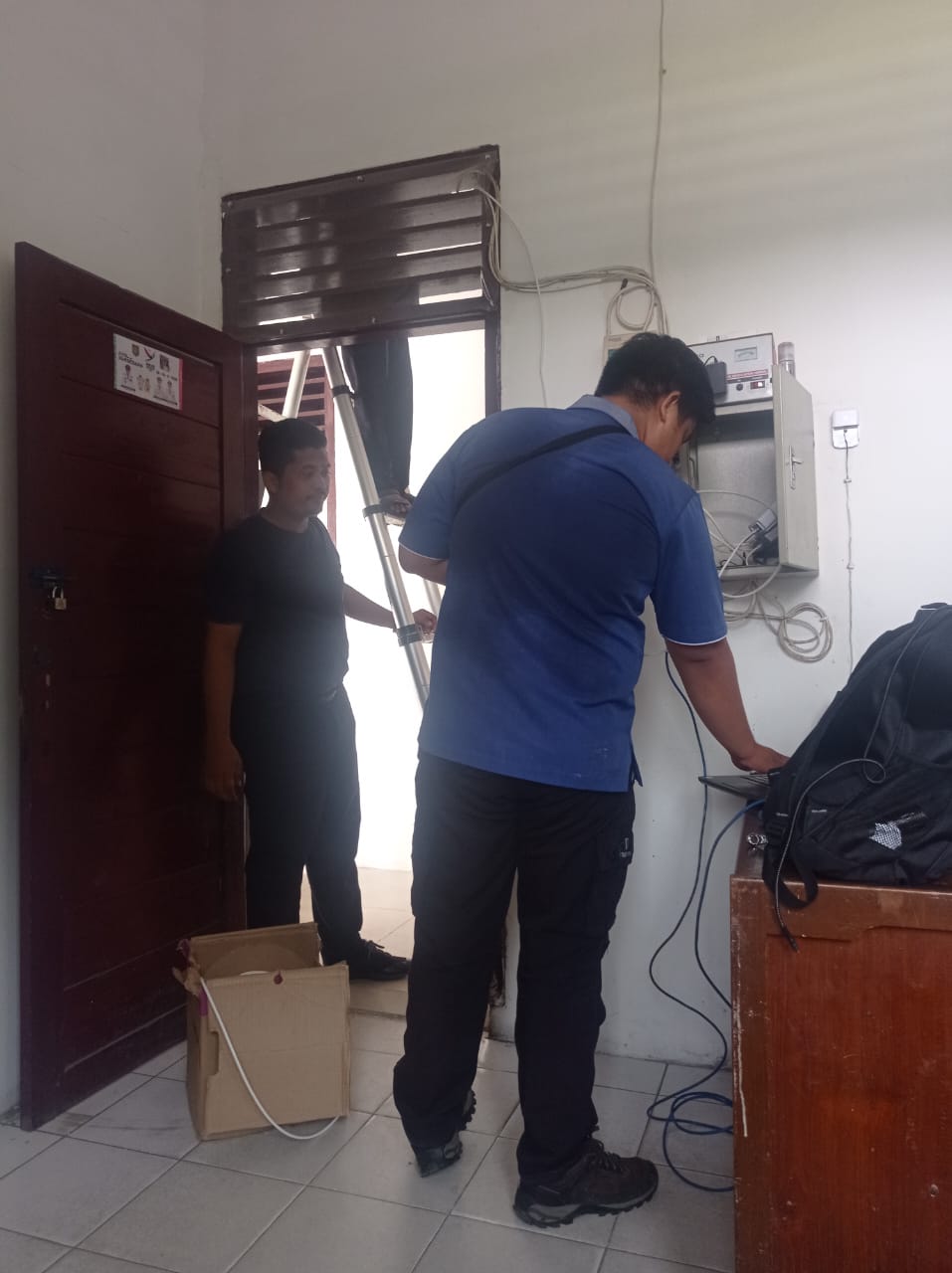  PENGGANTIAN PERANGKAT JARINGAN INTERNET DI KANTOR CAMAT AEK KUASAN