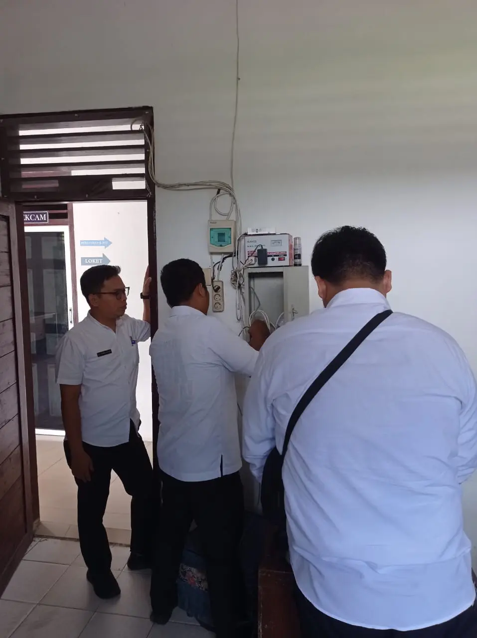  MONITORING JARINGAN INTERNET DAN CCTV DI KANTOR CAMAT AEK KUASAN