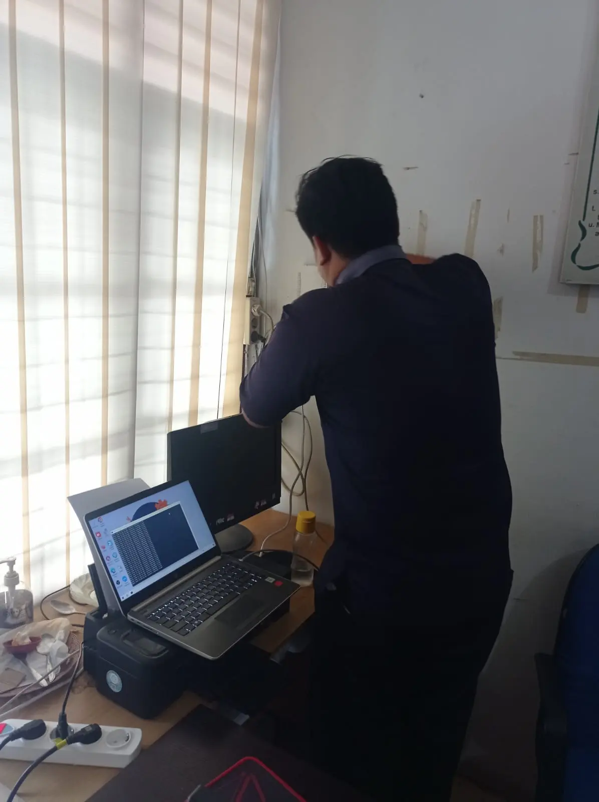  PENGGANTIAN PERANGKAT KONEKSI INTERNET DI KANTOR CAMAT KISARAN TIMUR