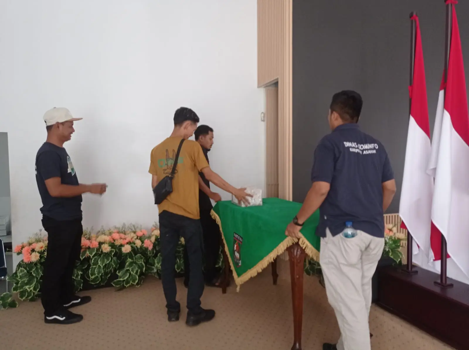  PENGECEKAN VIDEOTRON DI AULA MELATI