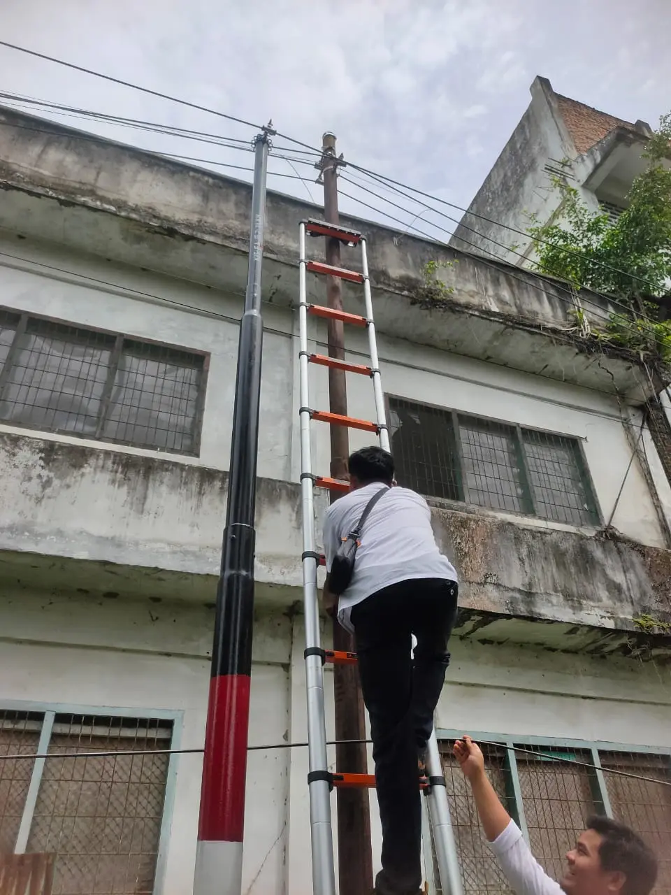  BIDANG TI DISKOMINFO MELAKUKAN PEMERIKSAAN KABEL FO