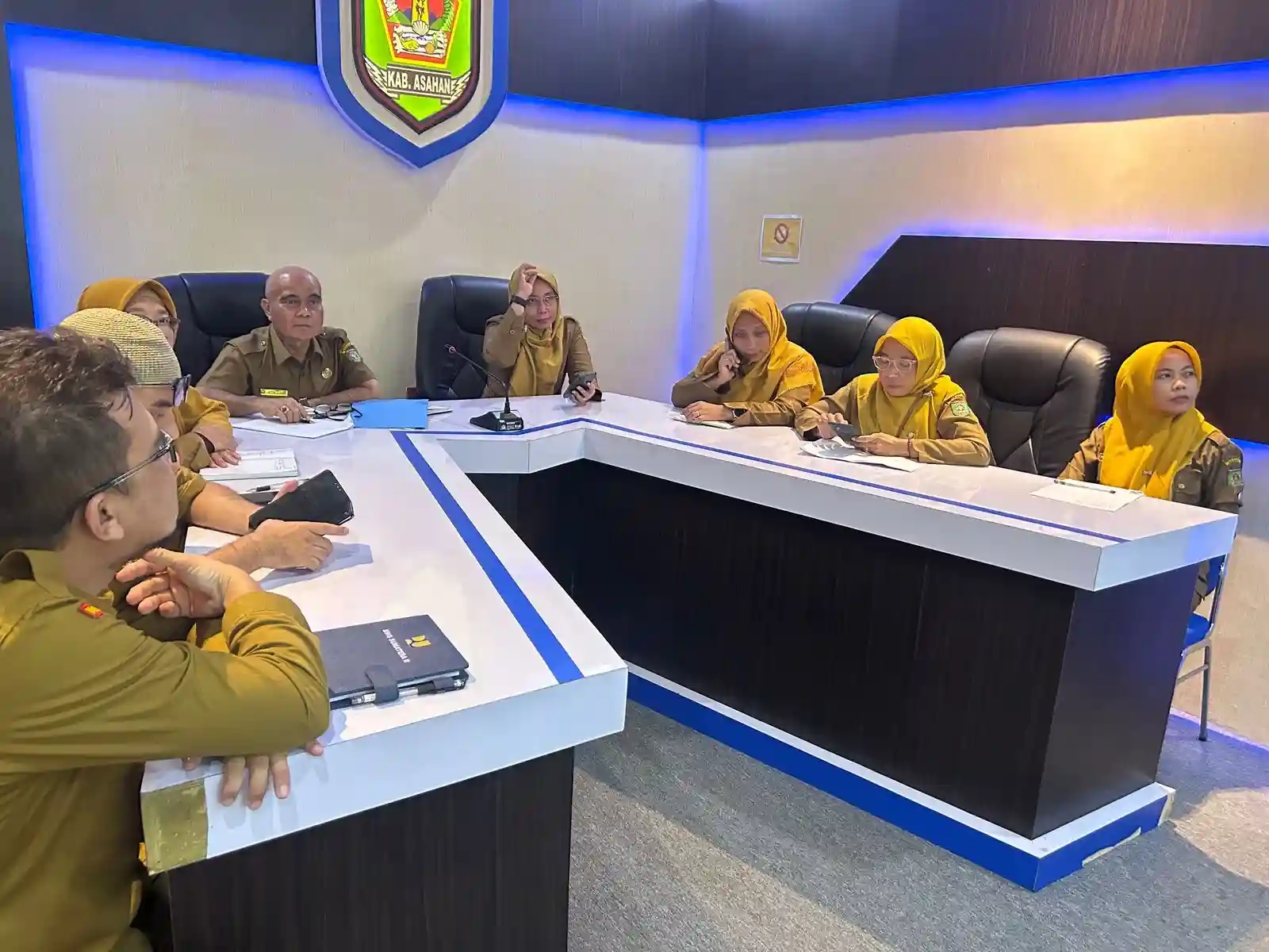  FASILITASI ZOOM MEETING UNDANGAN RAPAT KERJA DAN RAPAT DENGAR PENDAPAT