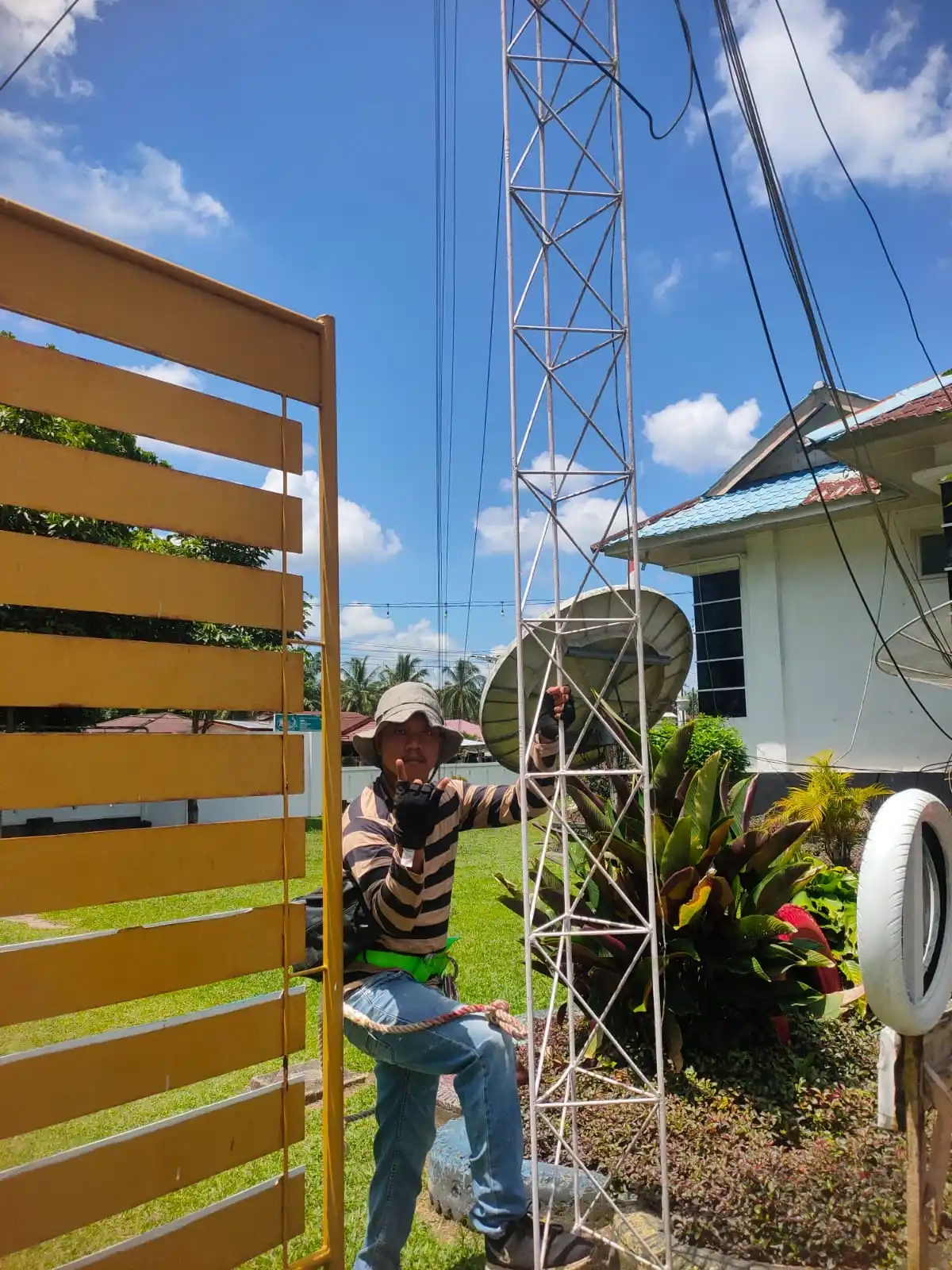  Memasang Radio Pemancar Untuk Kecamatan Air Batu