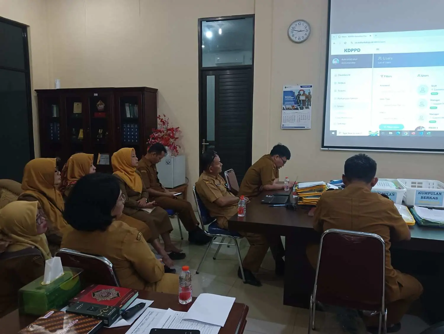  Rapat Pembahasan User Manual Pembaharuan Aplikasi KDPPPD Tim Efektif