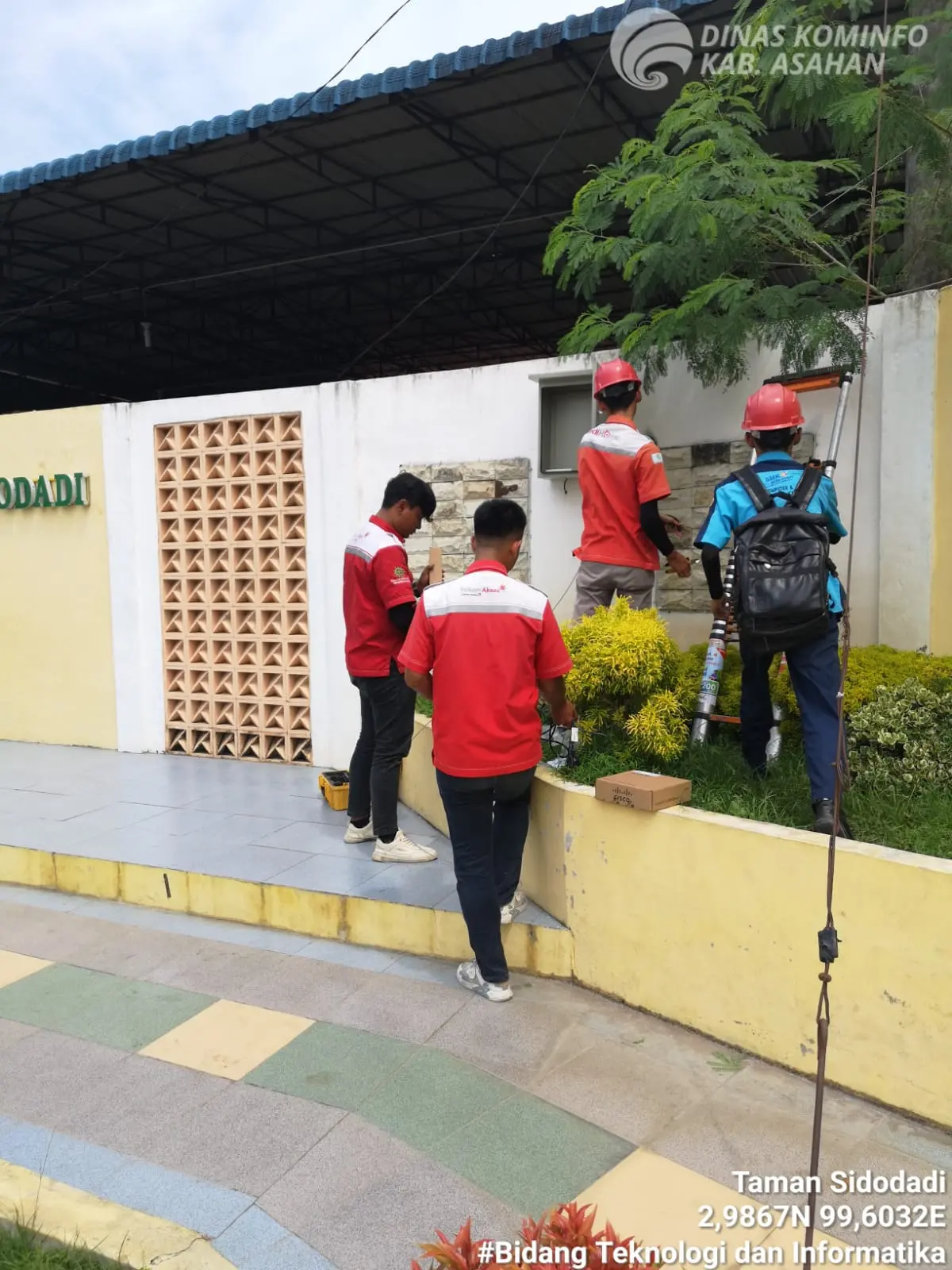  Pemasangan Wifi Station di Taman Sidodadi