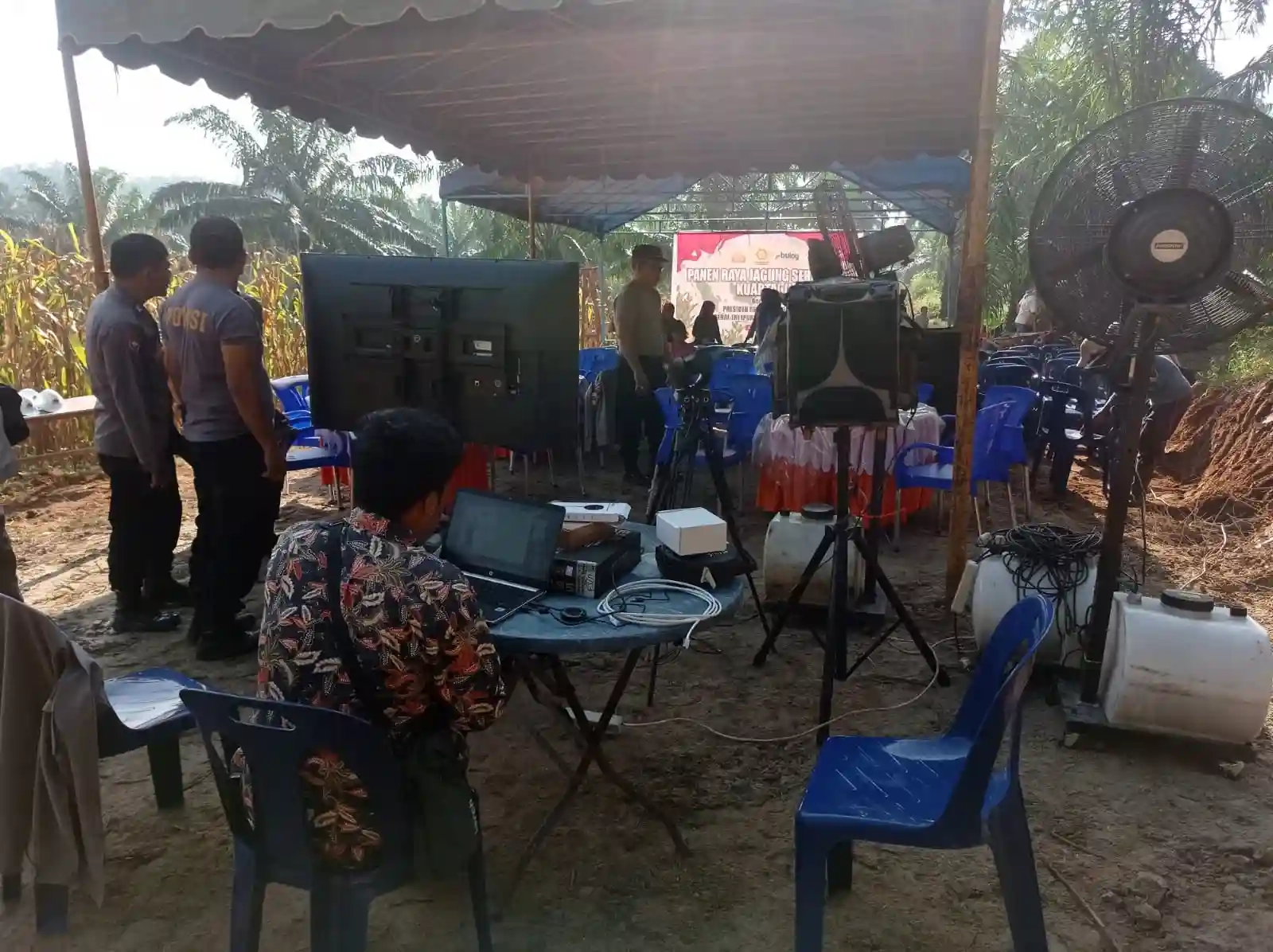  Memfasilitasi Acara Video Conference di Pulau Maria