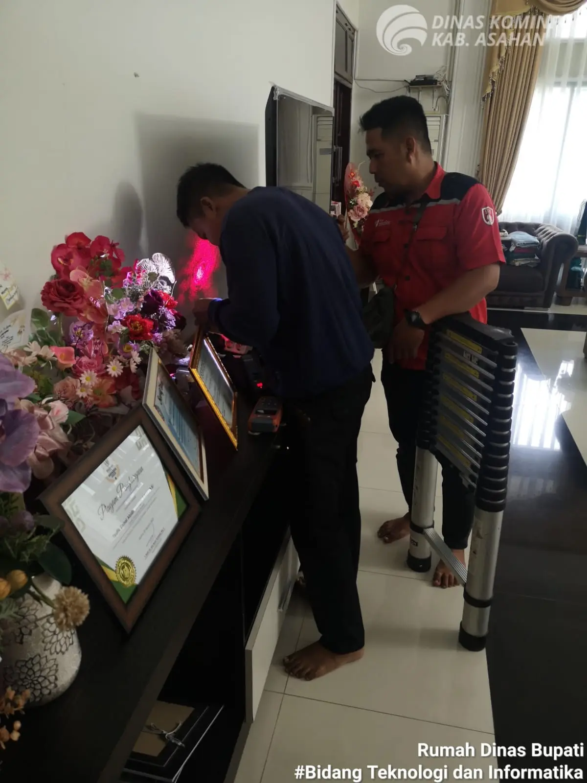  Pendampingan Teknis Dalam Proses Perbaikan Koneksi Internet di Rumah Dinas Bupati,