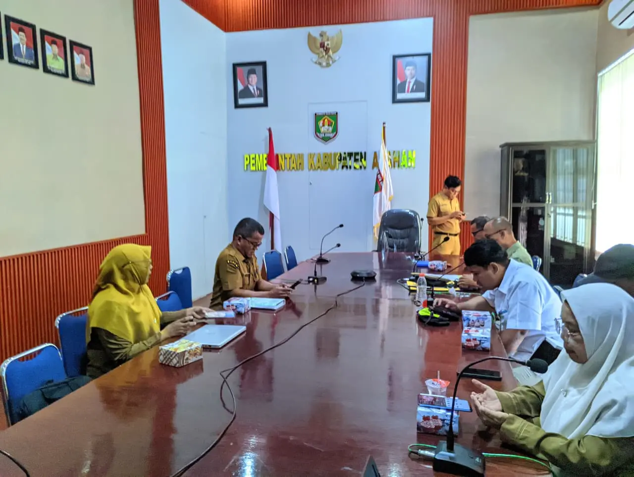  Dinas Kominfo Fasilitasi Vidcon Rakor TPID di Ruang Kenangan Kantor Bupati Asahan