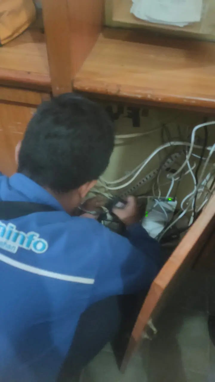  Diskominfo Asahan Lakukan Perbaikan CCTV di Kantor Camat Air Joman