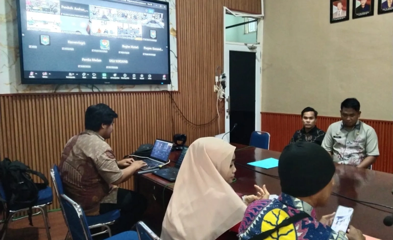  Diskominfo Asahan Bantu Fasilitasi Vidcon Rakor Bantuan Keuangan Daerah untuk Wilayah Terdampak Bencana di Sumatera