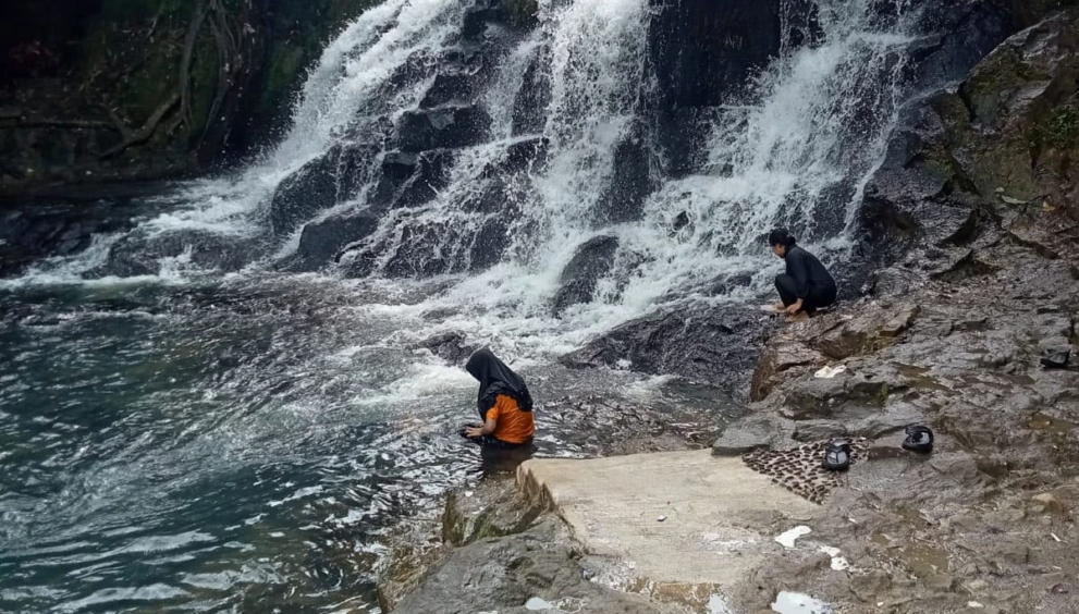 AIR_TERJUN_PANTAI_PADAS_copy