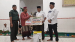 Penyerahan bantuan bagi tenaga honorer dari Baznas Kab. Asahan